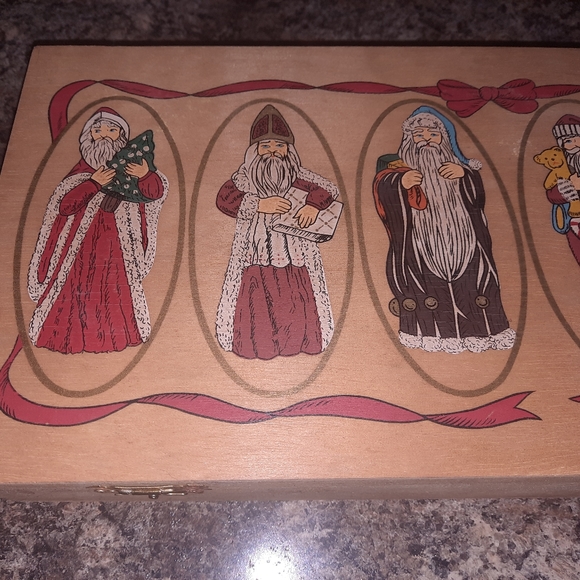 Brookstone Ornaments of Santa's past collection - Picture 3 of 16